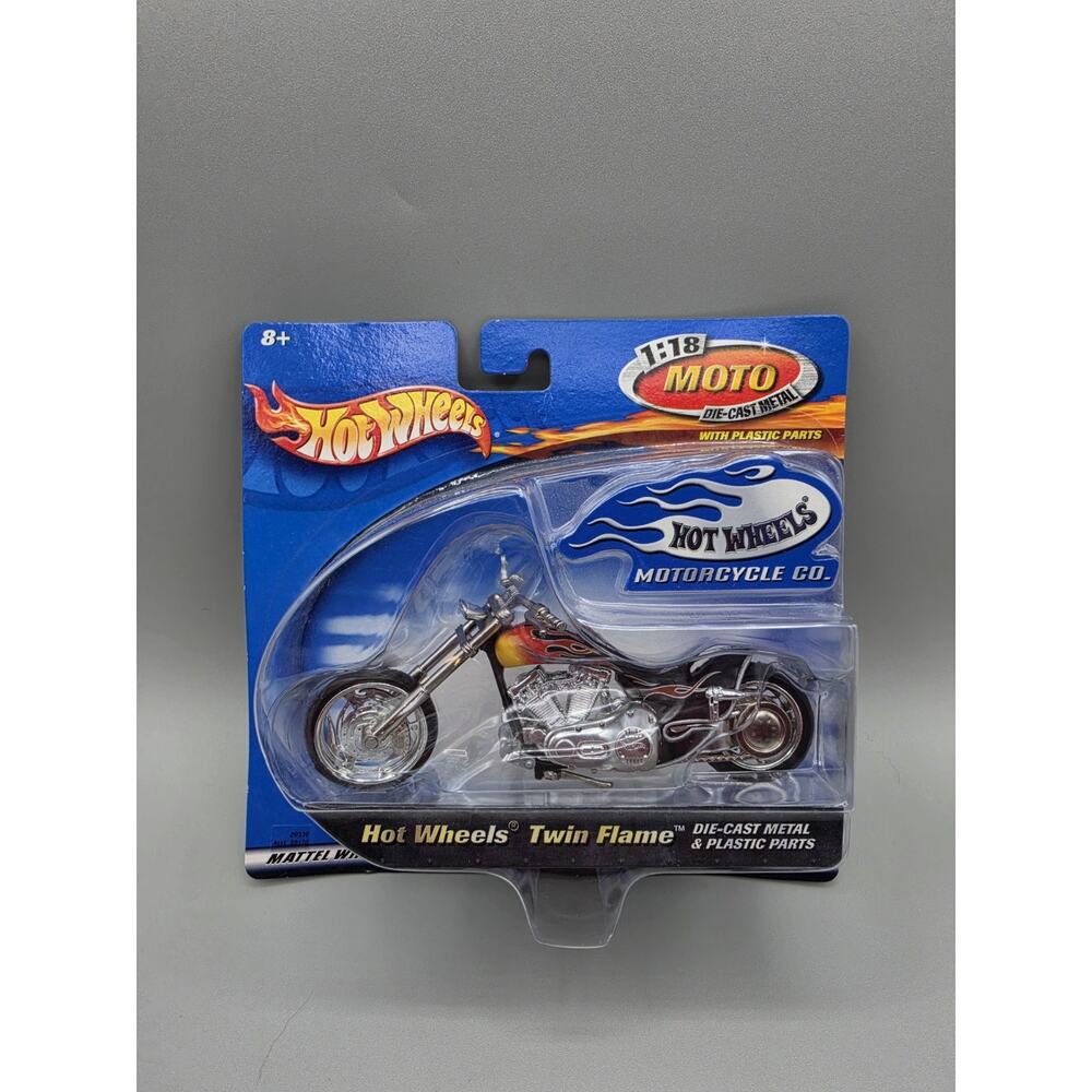 Hot Wheels Diecast Twin Flame Motorcycle 89339 NEW 1:18 Scale